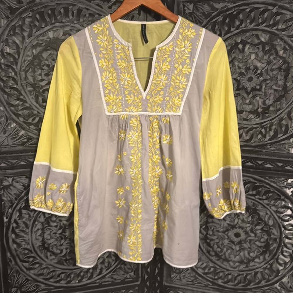 Kas Designs cotton blouse in good preowned condit. couple hardly visible stains